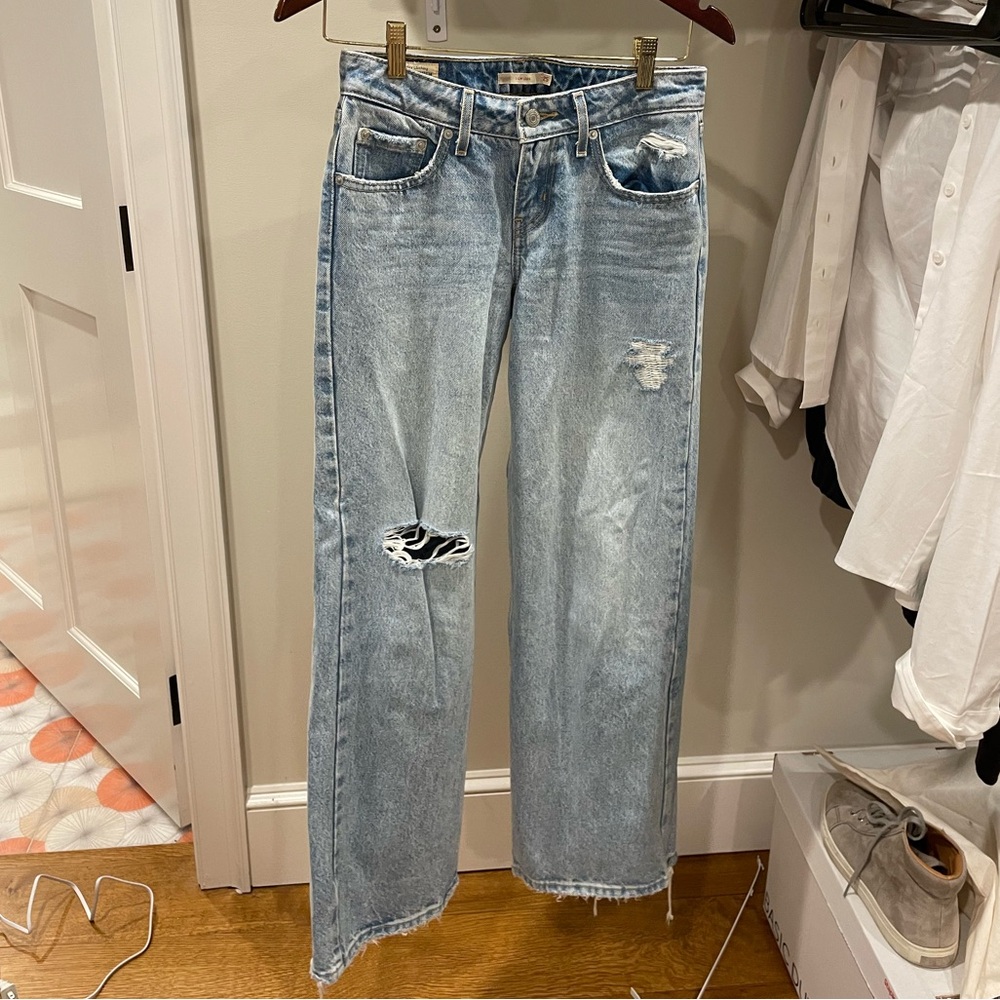 Levi’s Low Loose Light Wash